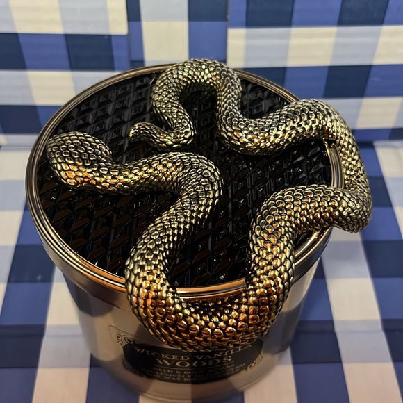 RARE Bath & Body Works Wicked Vanilla Woods 3-Wick Candle with Glass& Snake Lid - Picture 4 of 9